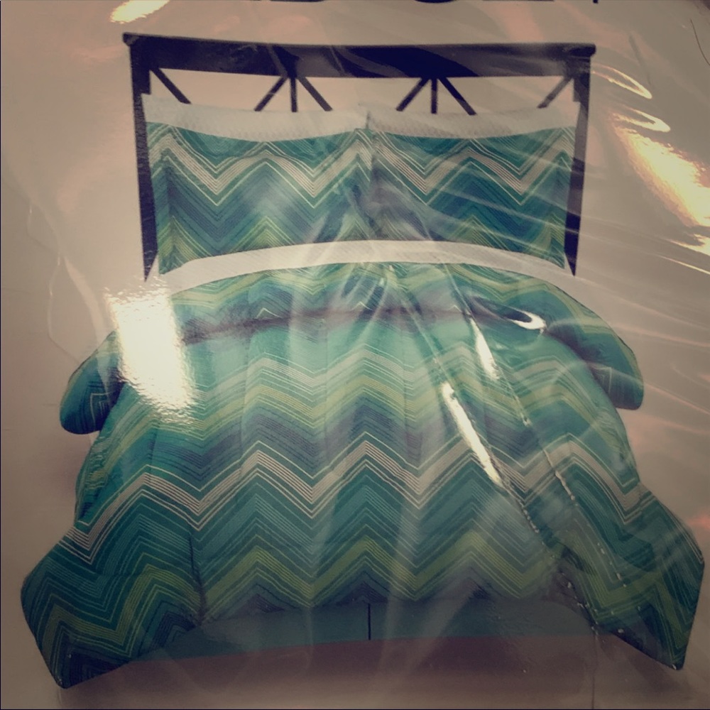 Full Size Comforter & Shams